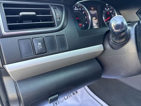 Used 2016 Toyota Camry SE image 15
