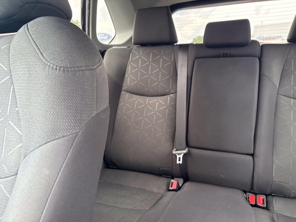 Used 2021 Toyota RAV4 XLE AWD/4WD image 28
