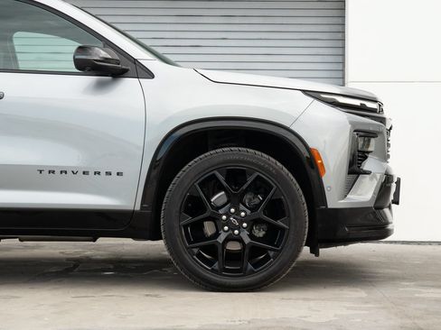 Used 2025 Chevrolet Traverse RS AWD/4WD image 23