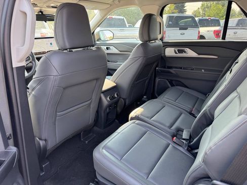 Used 2025 Ford Explorer Active w/ Active Comfort Package AWD/4WD image 13