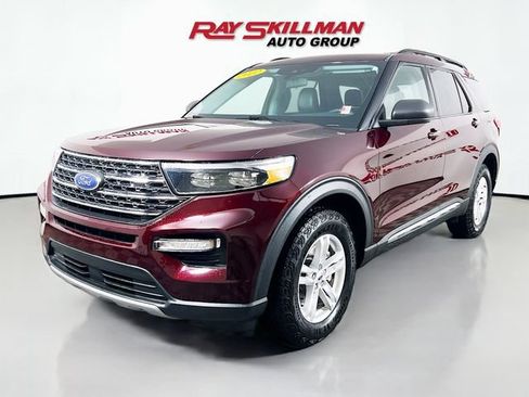 Used 2022 Ford Explorer XLT w/ Equipment Group 202A AWD/4WD image 3