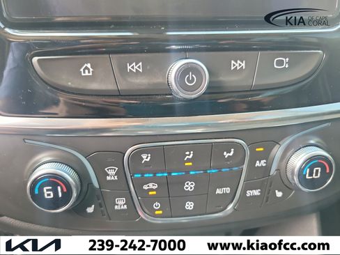 Used 2021 Chevrolet Traverse LT FWD image 31