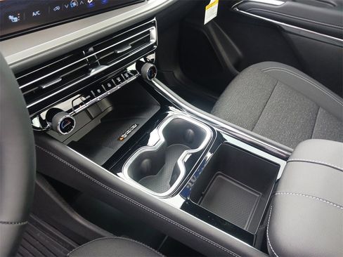 New 2026 Chevrolet Traverse LT w/ Sun and Wheel Package image 11