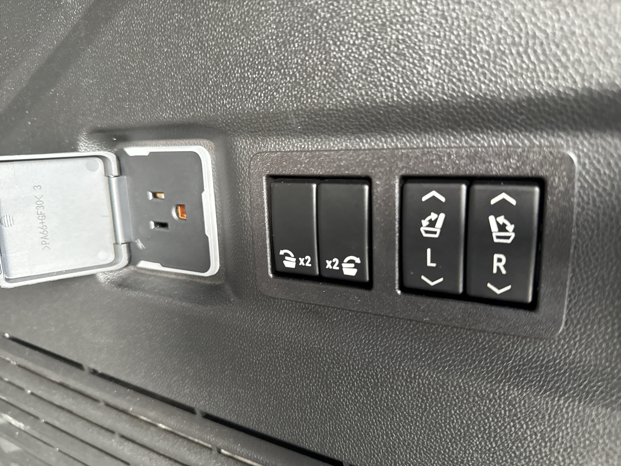 Used 2024 GMC Yukon Denali AWD/4WD image 24