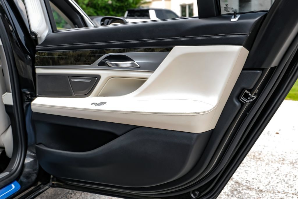 Used 2018 BMW 740i RWD image 40