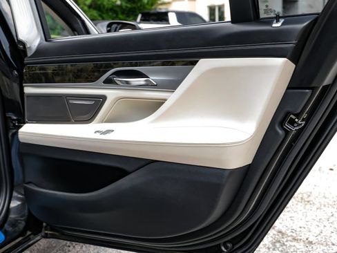 Used 2018 BMW 740i RWD image 40