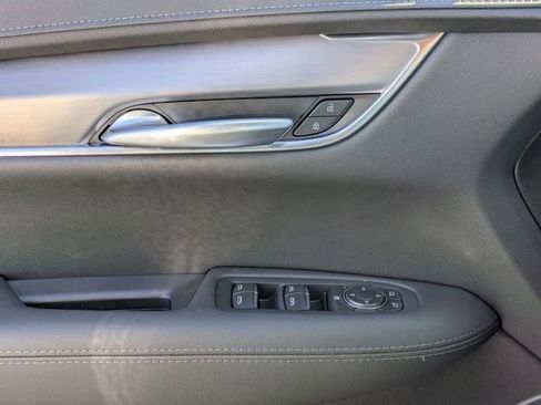 New 2025 Cadillac XT5 Luxury image 11