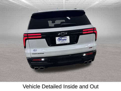 Used 2025 Chevrolet Traverse RS w/ LPO, Floor Liner Package FWD image 11
