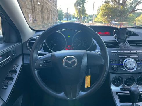 Used 2011 MAZDA MAZDA3 i Sport image 30