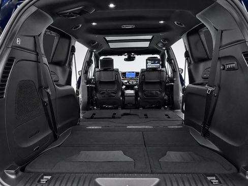 Used 2023 Chrysler Pacifica Limited w/ Uconnect Theater Family Group AWD/4WD image 15