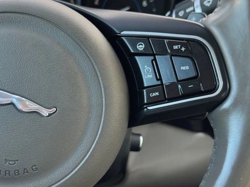 Used 2016 Jaguar XF Premium AWD/4WD image 29