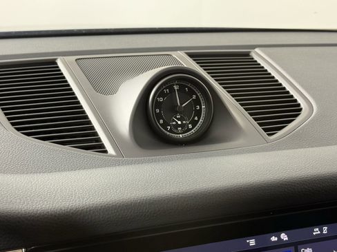 New 2025 Porsche Macan image 19