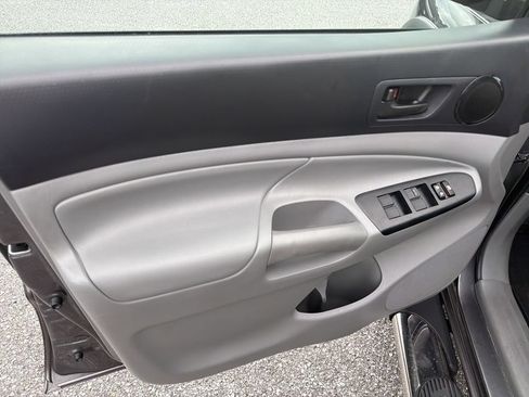 Used 2014 Toyota Tacoma PreRunner w/ Convenience Package RWD image 10