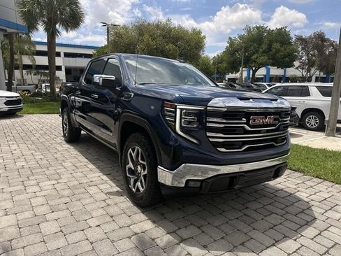 Used 2022 GMC Sierra 1500 SLT w/ SLT Premium Plus Package AWD/4WD image 17