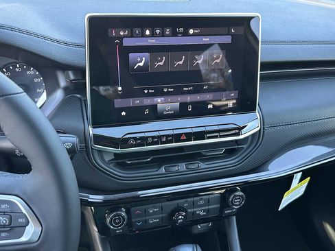 New 2026 Jeep Compass Latitude image 23