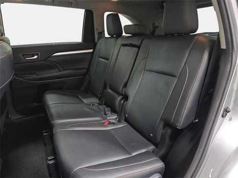 Used 2015 Toyota Highlander XLE image 13