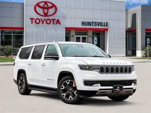 Used 2024 Jeep Wagoneer L Series III w/ Flexible Seating Group image 1