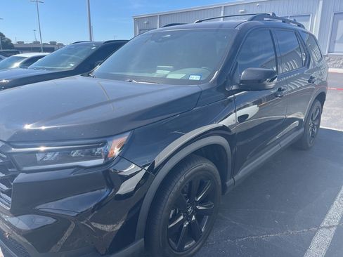 Used 2025 Honda Pilot Black Edition image 6