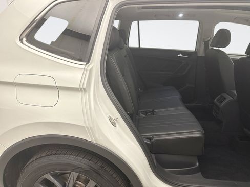 Used 2022 Volkswagen Tiguan SE image 19