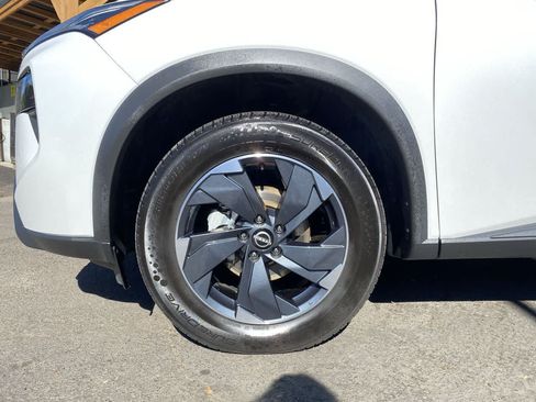 Used 2024 Nissan Rogue SV AWD/4WD image 11