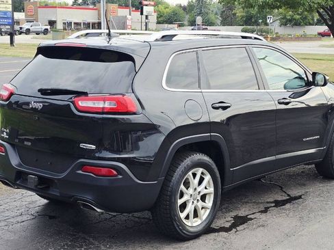 Used 2016 Jeep Cherokee Latitude w/ Comfort & Convenience Group AWD/4WD image 6