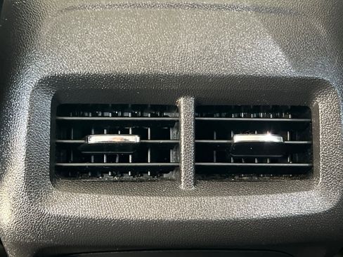 Used 2021 Chevrolet Equinox LT FWD image 14