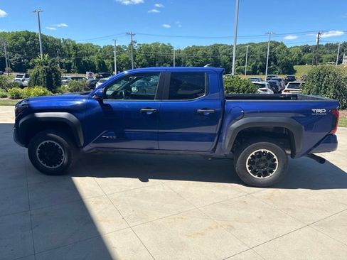 Used 2024 Toyota Tacoma TRD Off-Road AWD/4WD image 4