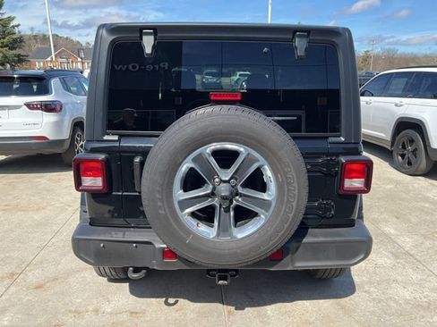 Used 2022 Jeep Wrangler Unlimited Sahara AWD/4WD image 5