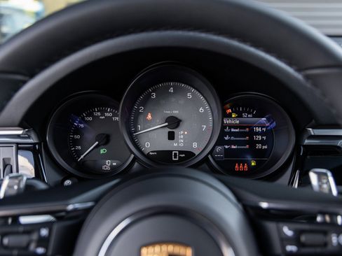 New 2026 Porsche Macan S image 25