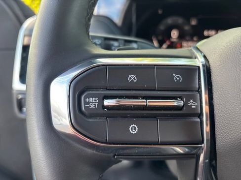 Used 2025 GMC Yukon Denali AWD/4WD image 19