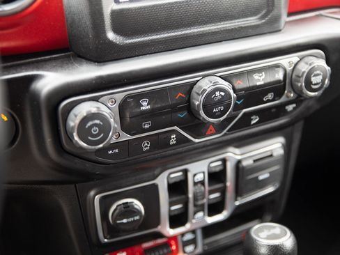 Used 2021 Jeep Wrangler Unlimited Rubicon AWD/4WD image 16