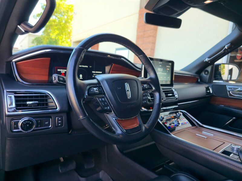 Used 2021 Lincoln Navigator 4WD image 14