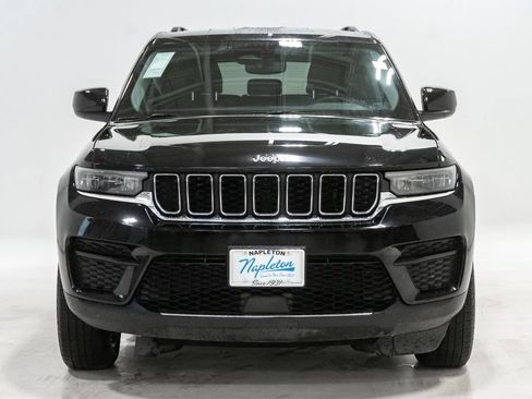 Used 2024 Jeep Grand Cherokee Laredo AWD/4WD image 5