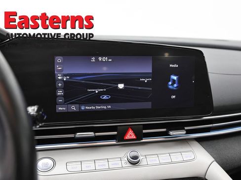 Used 2023 Hyundai Elantra Limited w/ Preferred Accessory Package FWD image 19