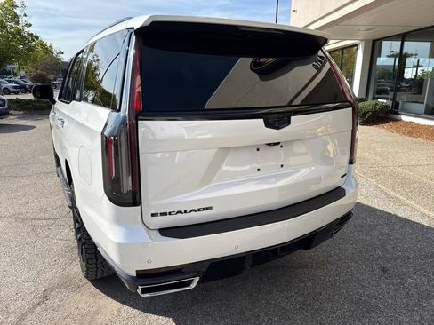 Used 2022 Cadillac Escalade Premium Luxury AWD/4WD image 12