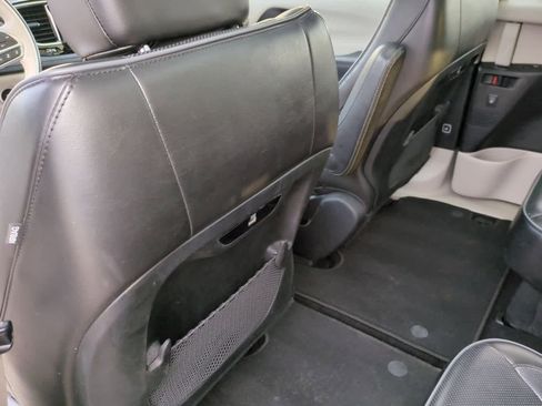 Used 2020 Chrysler Pacifica Limited w/ Tire & Wheel Group image 18