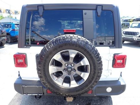 Used 2018 Jeep Wrangler Unlimited Sahara AWD/4WD image 4