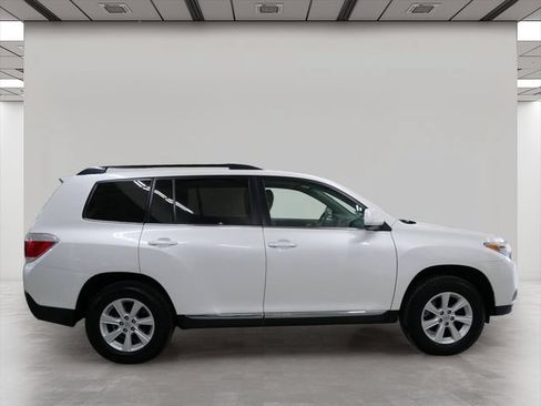 Used 2011 Toyota Highlander 2WD w/ Tech Pkg image 6