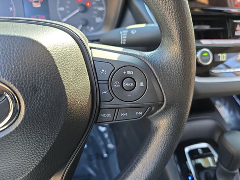 Used 2025 Toyota Corolla LE w/ Convenience Package image 17