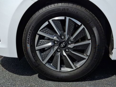 Used 2021 Hyundai Ioniq Limited FWD image 8