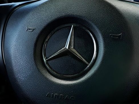 Used 2018 Mercedes-Benz GLC 300 4MATIC image 34