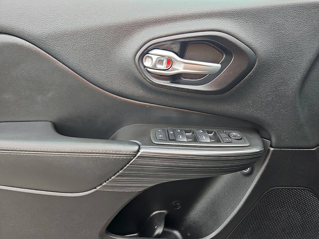 Used 2014 Jeep Cherokee Limited AWD/4WD image 13