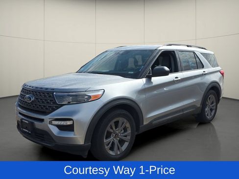 Used 2021 Ford Explorer XLT w/ Equipment Group 202A RWD image 4