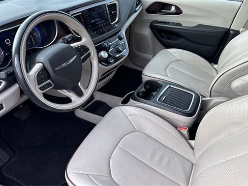Used 2020 Chrysler Pacifica Limited image 12