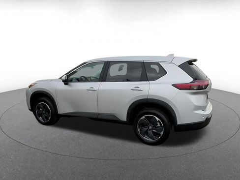 Used 2025 Nissan Rogue SV FWD image 9