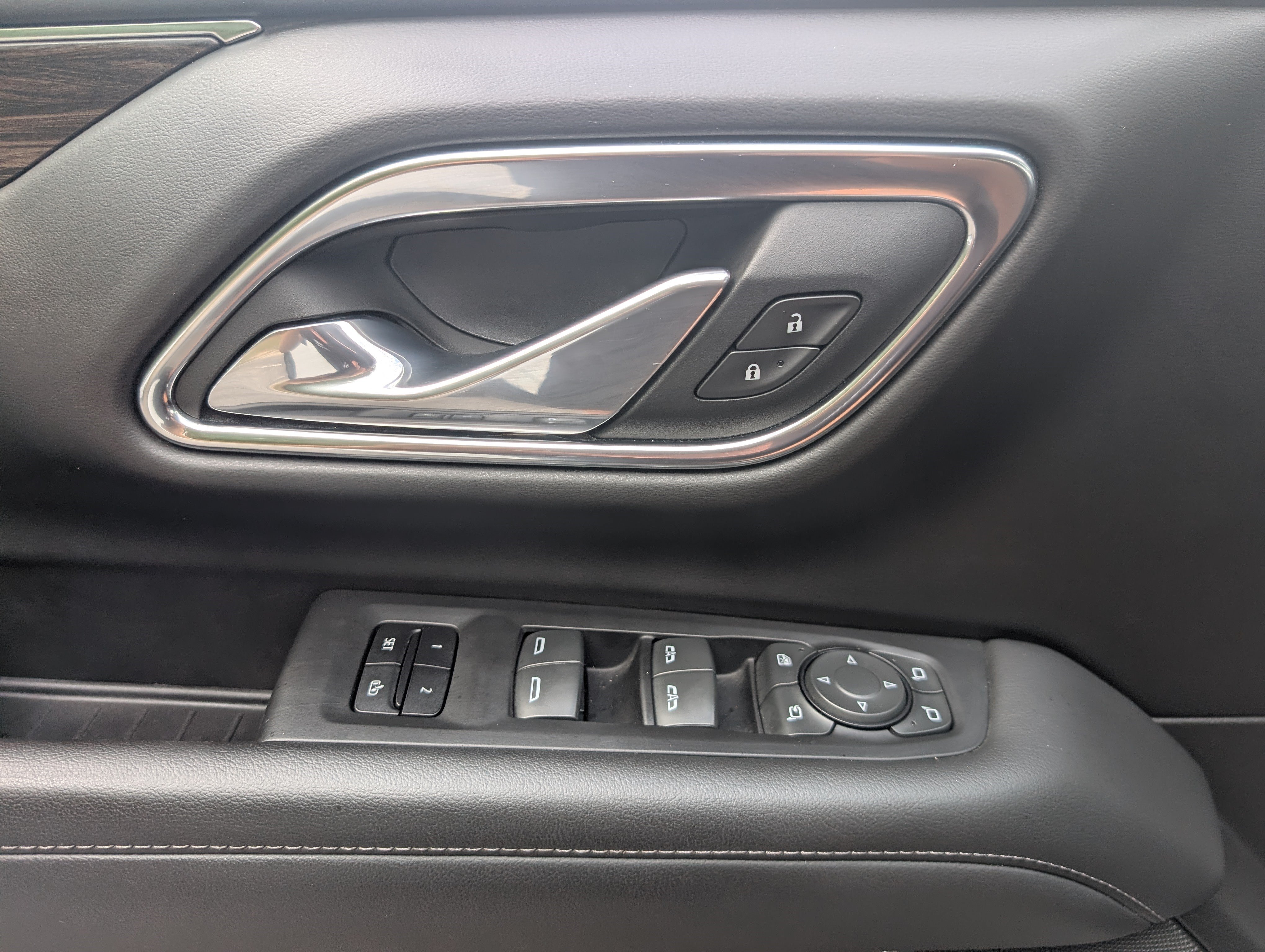 Used 2023 Chevrolet Tahoe LT w/ Luxury Package RWD image 15