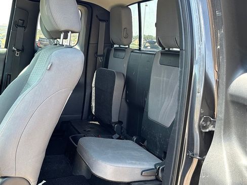 Used 2016 Toyota Tacoma SR5 w/ SR5 Appearance Package (SN) RWD image 8