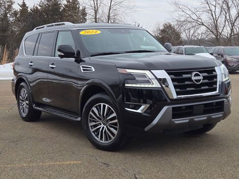 Used 2024 Nissan Armada SL w/ Captain's Chairs Package image 4