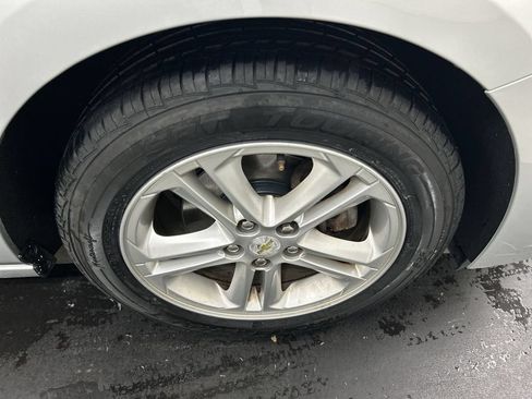 Used 2017 Chevrolet Cruze LT FWD image 8