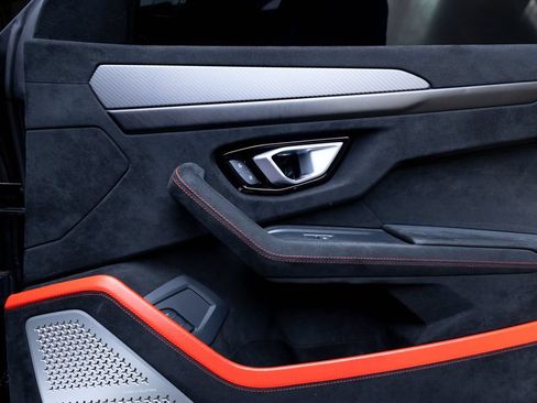 Used 2024 Lamborghini Urus Performante AWD/4WD image 65